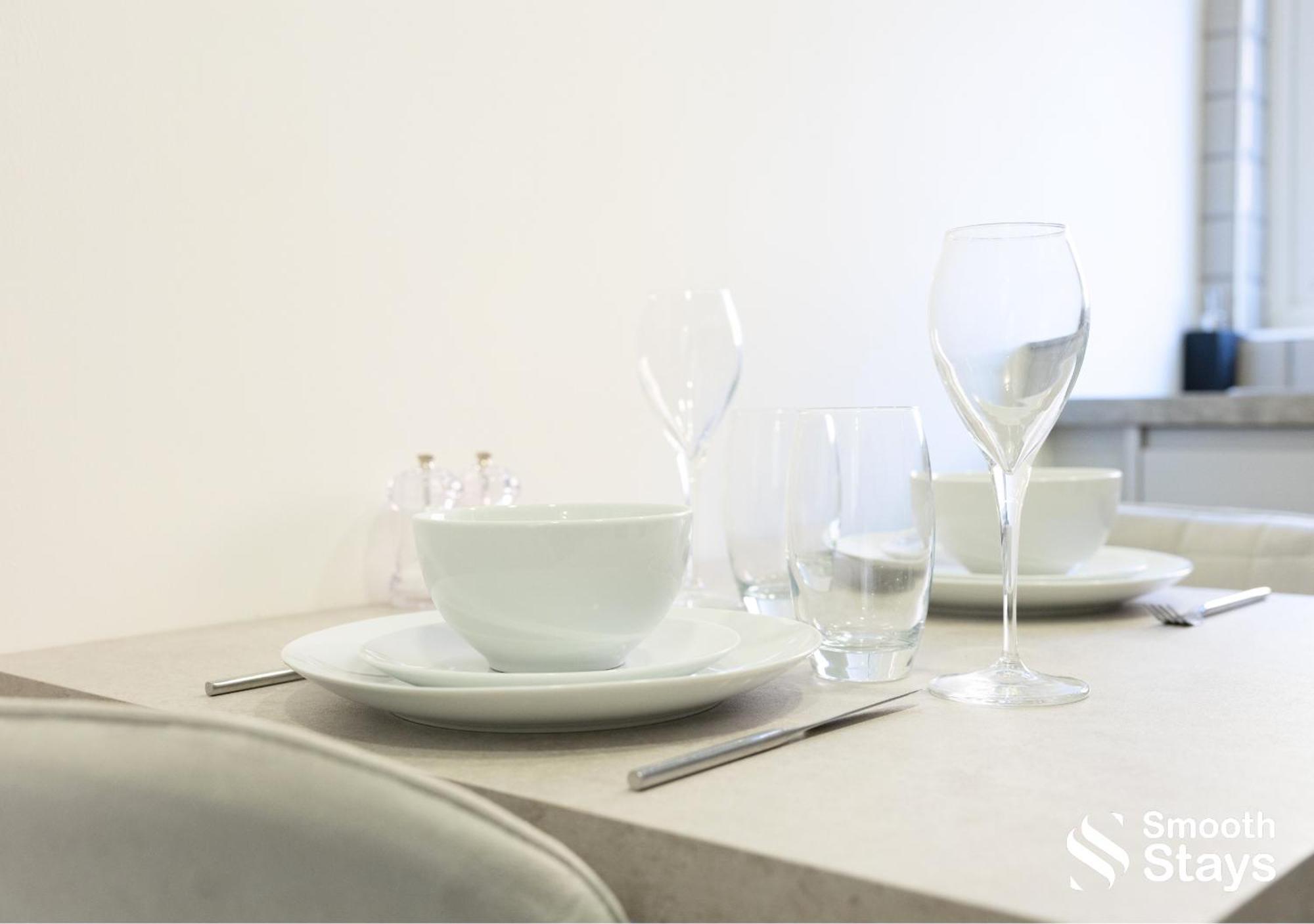 Smooth Stays: Preston Serviced Apartment with Parking Near Station Exterior photo